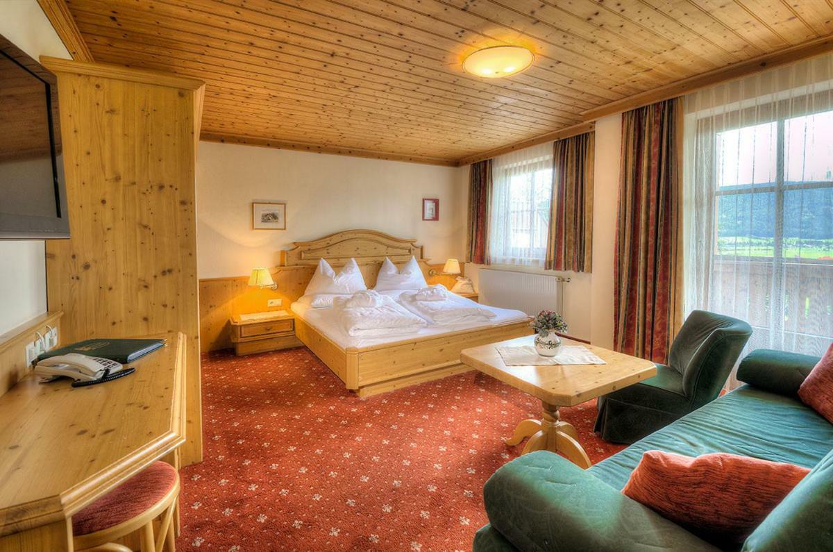 Hotel Haeuserl Im Wald Mariapfarr Exteriör bild
